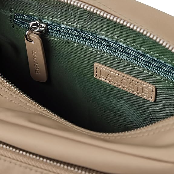 Saccoche LACOSTE V̲o̲i̲r̲ ̲l̲e̲s̲ ̲c̲o̲u̲l̲e̲u̲r̲s̲ NU4489SG